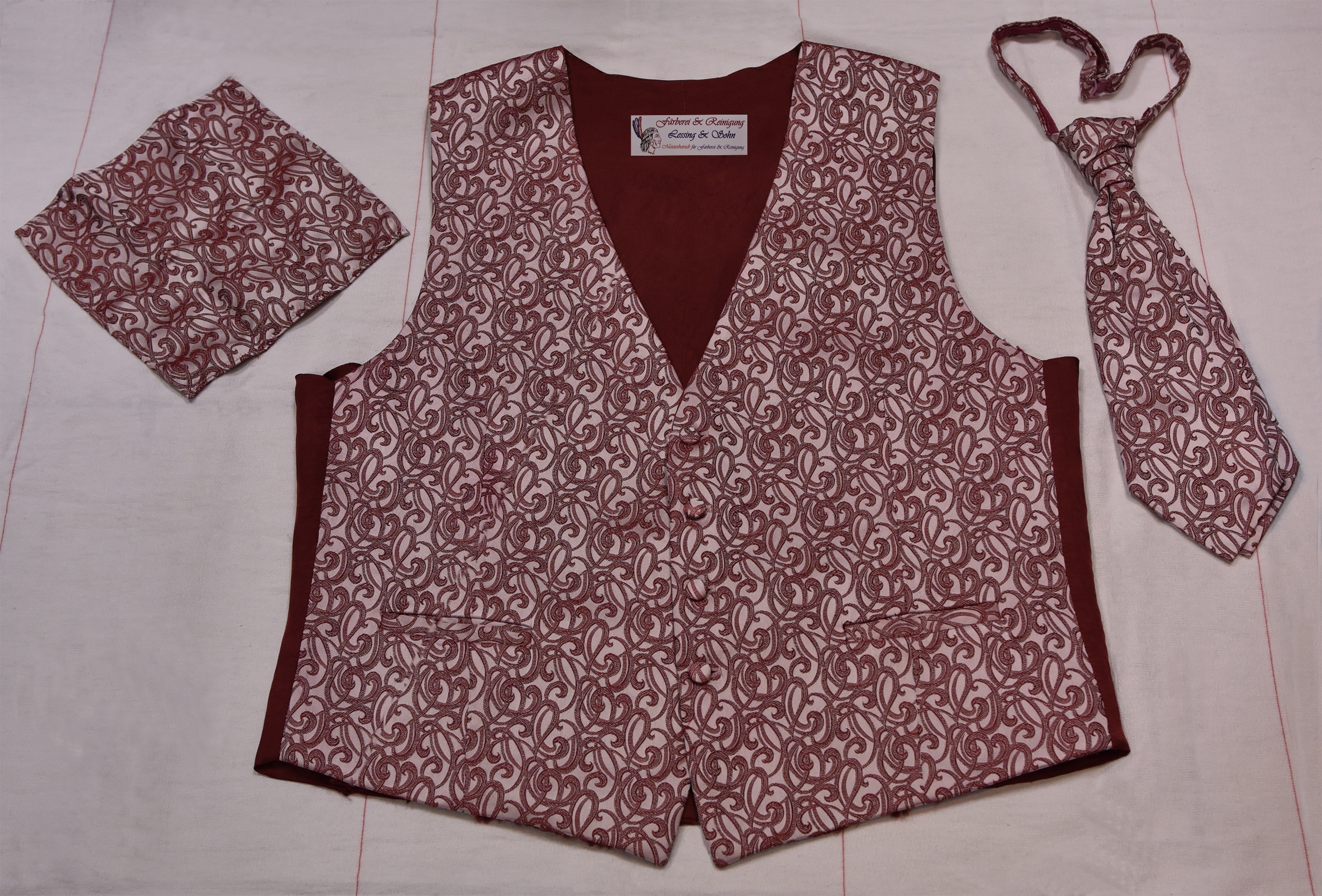 Herrenweste-Plastron-weinrot-01.jpg